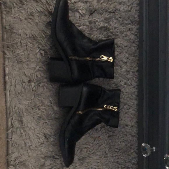 Guess boots! - Picture 1 of 4